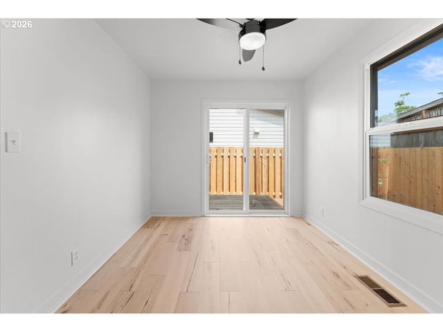 7005 Se LEXINGTON St, Portland, OR 97206