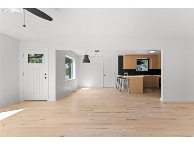7005 Se LEXINGTON St, Portland, OR 97206