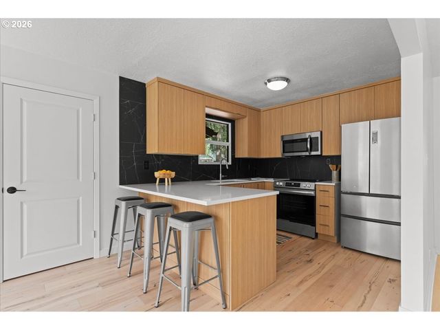 7005 Se LEXINGTON St, Portland, OR 97206