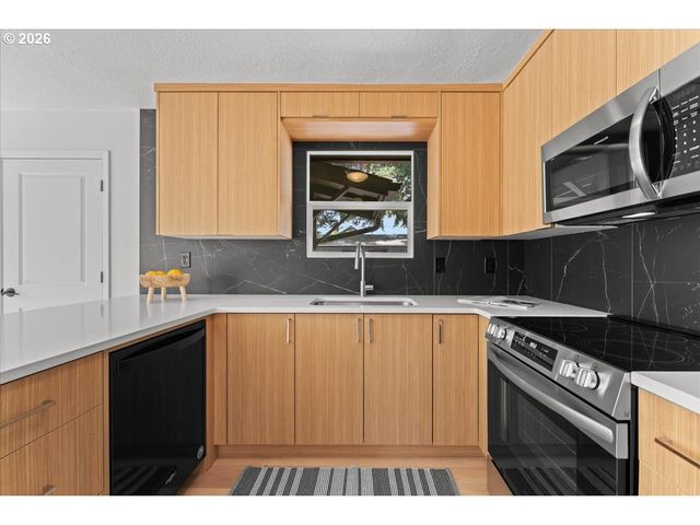 7005 Se LEXINGTON St, Portland, OR 97206