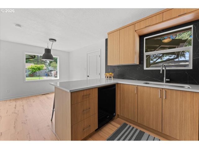 7005 Se LEXINGTON St, Portland, OR 97206