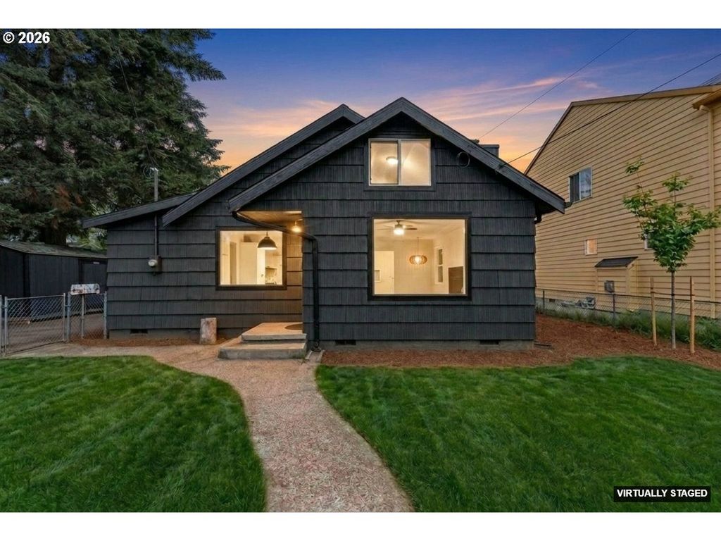 7005 Se LEXINGTON St, Portland, OR 97206