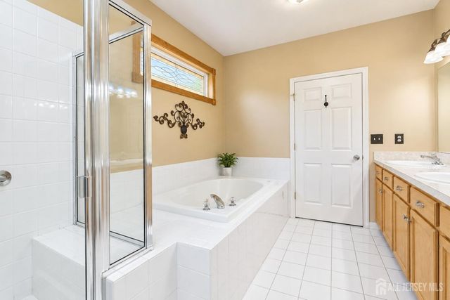33 George W Helme Drive, Helmetta, NJ 08828
