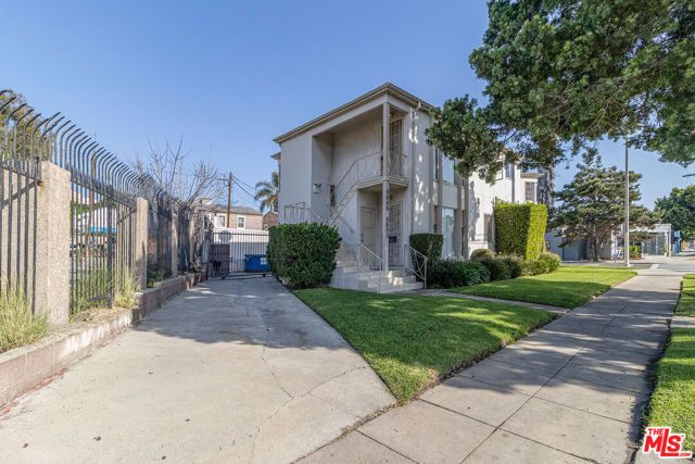 1655 Carmona Avenue, Los Angeles, CA 90019