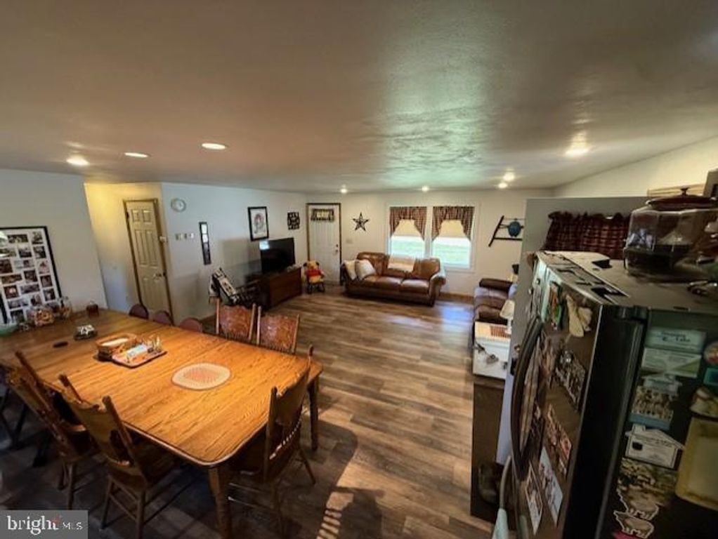 18 LARK LN, Jonestown, PA 17038