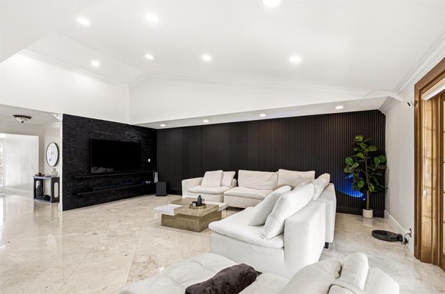 5223 Deerhurst Crescent Circle, Boca Raton, FL 33486