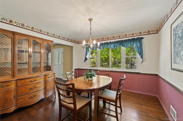 5 Daisy Court, Airmont, NY 10901