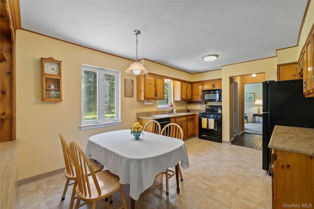 5 Daisy Court, Airmont, NY 10901
