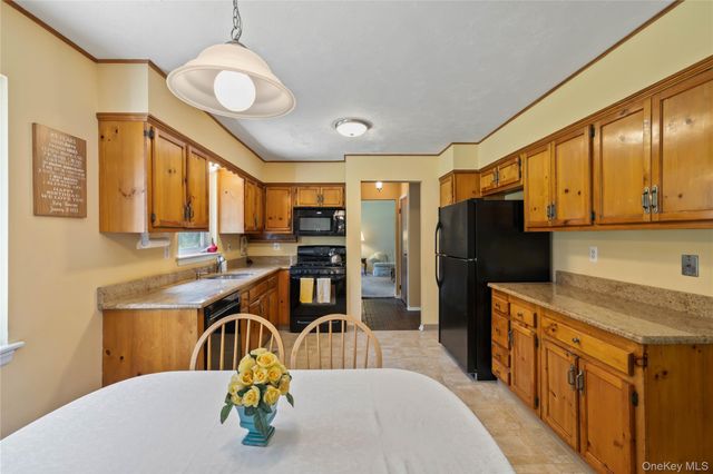 5 Daisy Court, Airmont, NY 10901