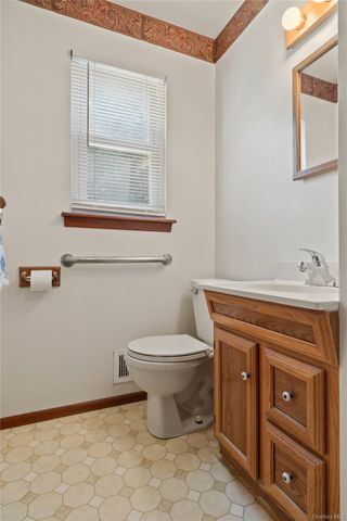 5 Daisy Court, Airmont, NY 10901