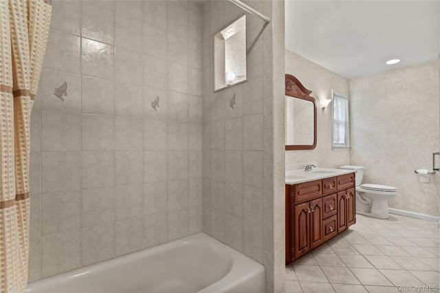 5 Daisy Court, Airmont, NY 10901