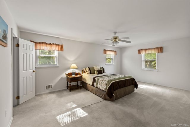 5 Daisy Court, Airmont, NY 10901