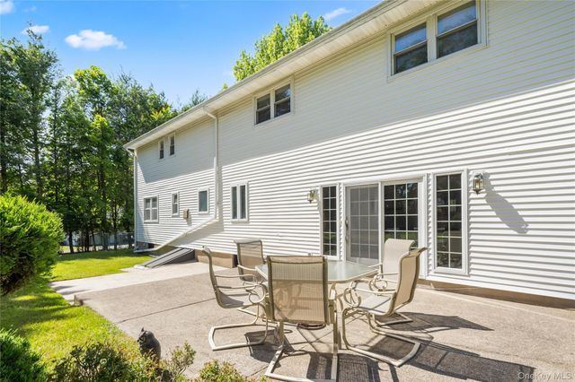 5 Daisy Court, Airmont, NY 10901