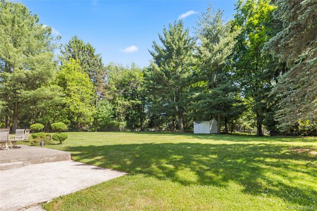 5 Daisy Court, Airmont, NY 10901