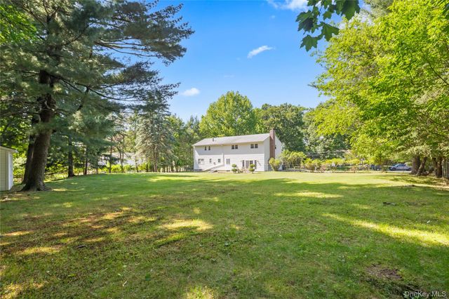 5 Daisy Court, Airmont, NY 10901