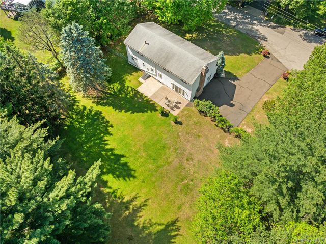 5 Daisy Court, Airmont, NY 10901