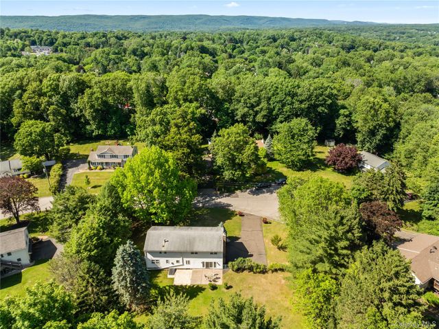5 Daisy Court, Airmont, NY 10901