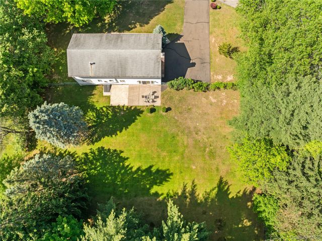 5 Daisy Court, Airmont, NY 10901