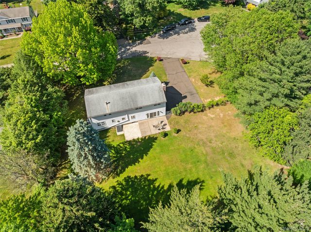 5 Daisy Court, Airmont, NY 10901