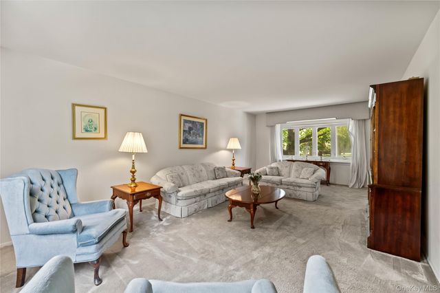 5 Daisy Court, Airmont, NY 10901