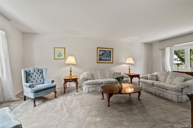 5 Daisy Court, Airmont, NY 10901