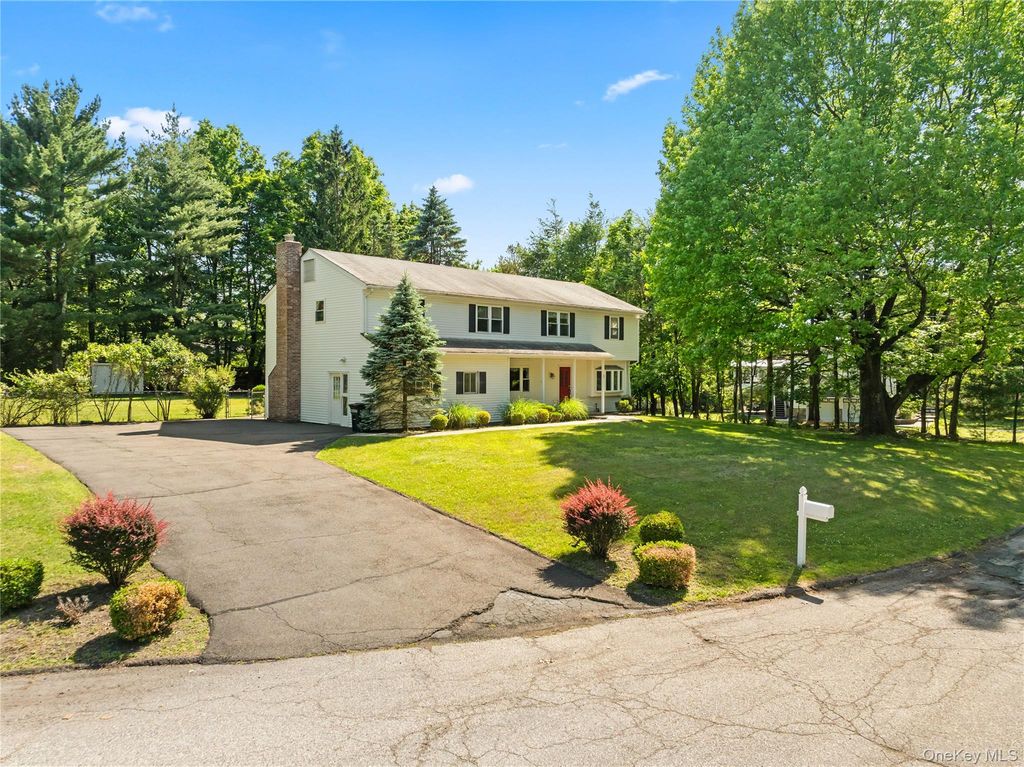 5 Daisy Court, Airmont, NY 10901
