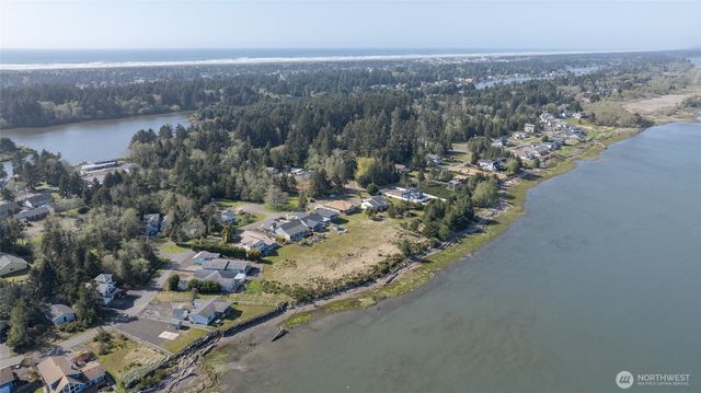 239 Mallus Court SE, Ocean Shores, WA 98569