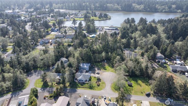 239 Mallus Court SE, Ocean Shores, WA 98569