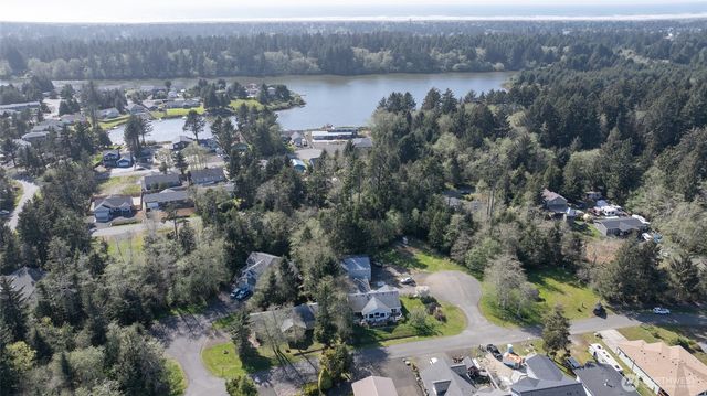 239 Mallus Court SE, Ocean Shores, WA 98569