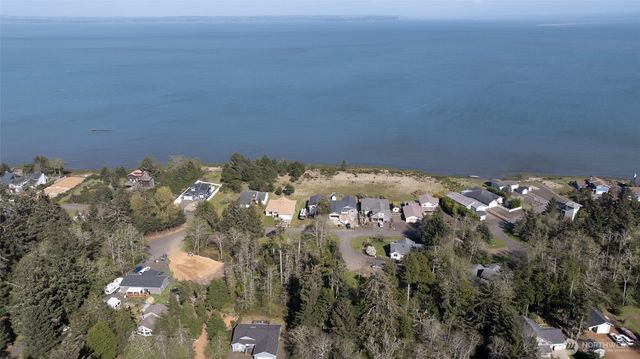 239 Mallus Court SE, Ocean Shores, WA 98569