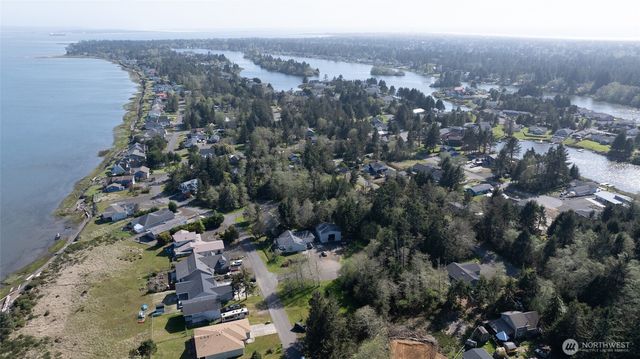 239 Mallus Court SE, Ocean Shores, WA 98569