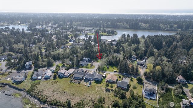 239 Mallus Court SE, Ocean Shores, WA 98569