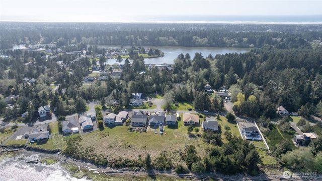239 Mallus Court SE, Ocean Shores, WA 98569