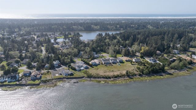 239 Mallus Court SE, Ocean Shores, WA 98569
