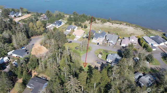 239 Mallus Court SE, Ocean Shores, WA 98569