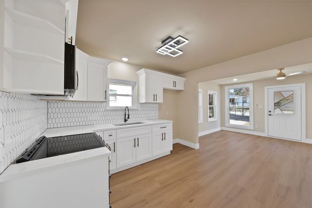 2527 Alaska Avenue, Dallas, TX 75216