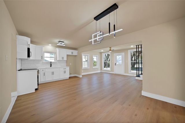 2527 Alaska Avenue, Dallas, TX 75216