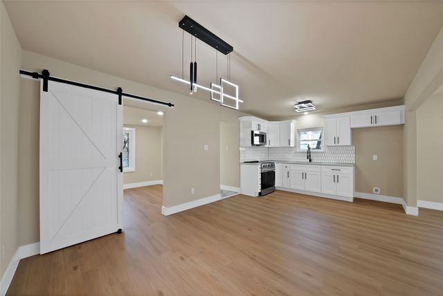 2527 Alaska Avenue, Dallas, TX 75216