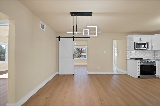 2527 Alaska Avenue, Dallas, TX 75216