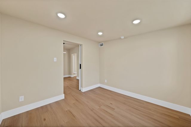 2527 Alaska Avenue, Dallas, TX 75216