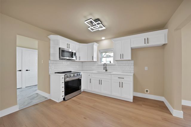 2527 Alaska Avenue, Dallas, TX 75216