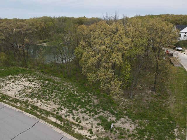 700 W Bay Court, Crown Point, IN 46307