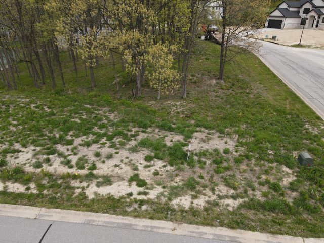 700 W Bay Court, Crown Point, IN 46307