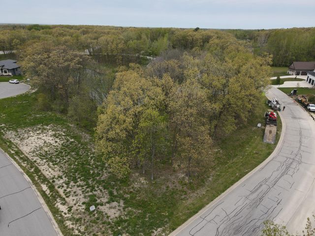 700 W Bay Court, Crown Point, IN 46307