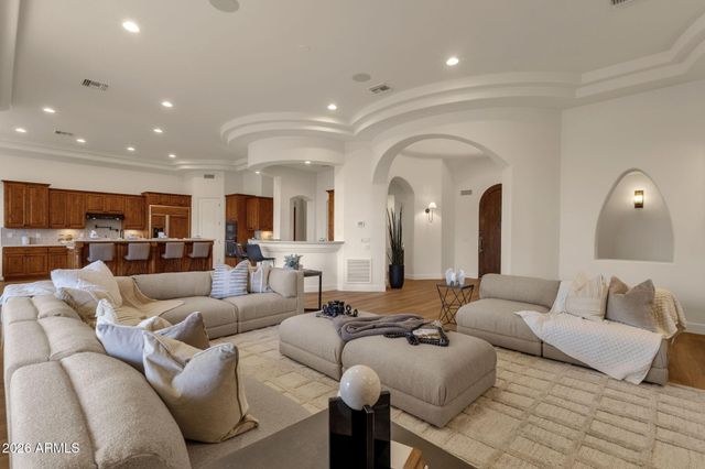 2156 E CHAMPAGNE Place, Chandler, AZ 85249