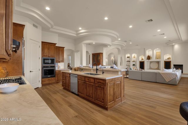 2156 E CHAMPAGNE Place, Chandler, AZ 85249