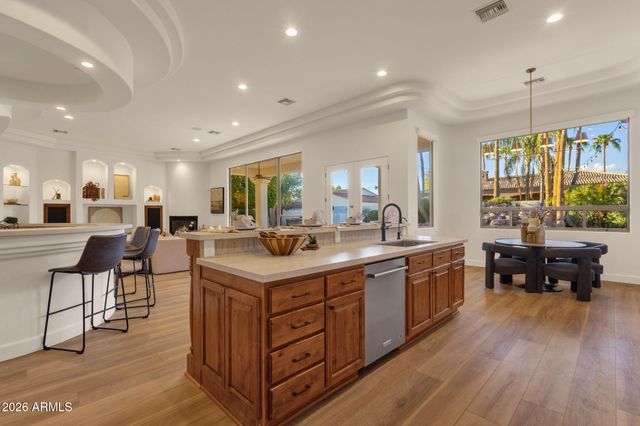 2156 E CHAMPAGNE Place, Chandler, AZ 85249