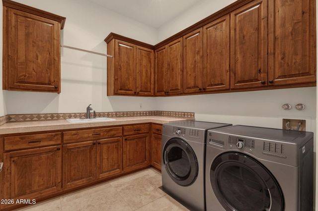 2156 E CHAMPAGNE Place, Chandler, AZ 85249