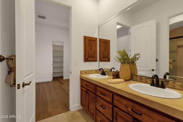 2156 E CHAMPAGNE Place, Chandler, AZ 85249