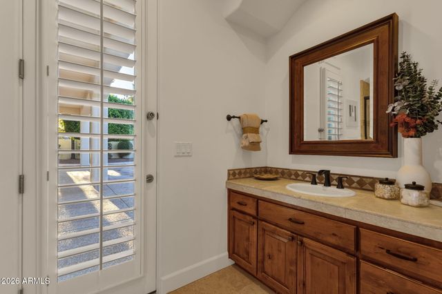 2156 E CHAMPAGNE Place, Chandler, AZ 85249